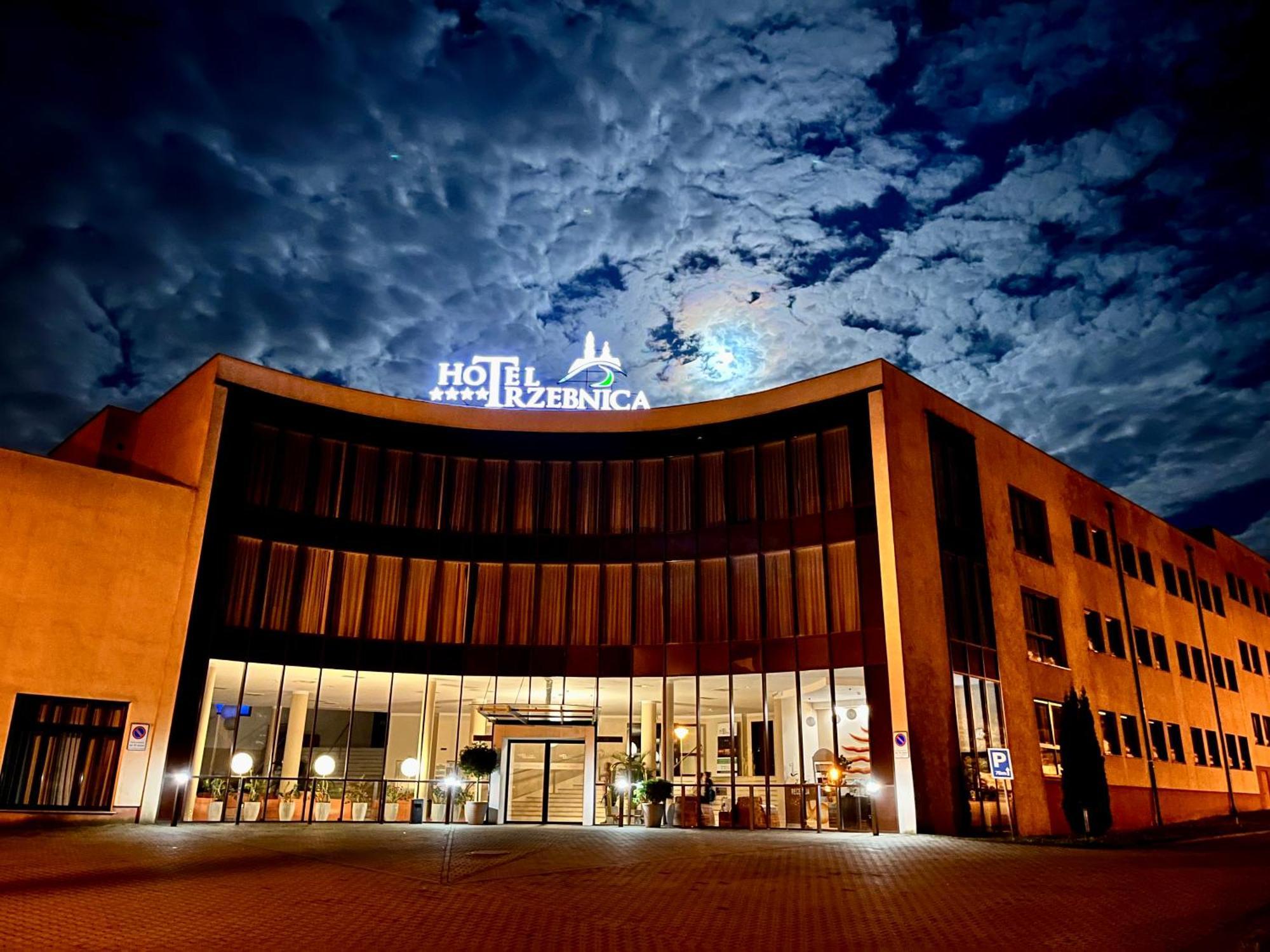 Hotel Trzebnica Exterior photo