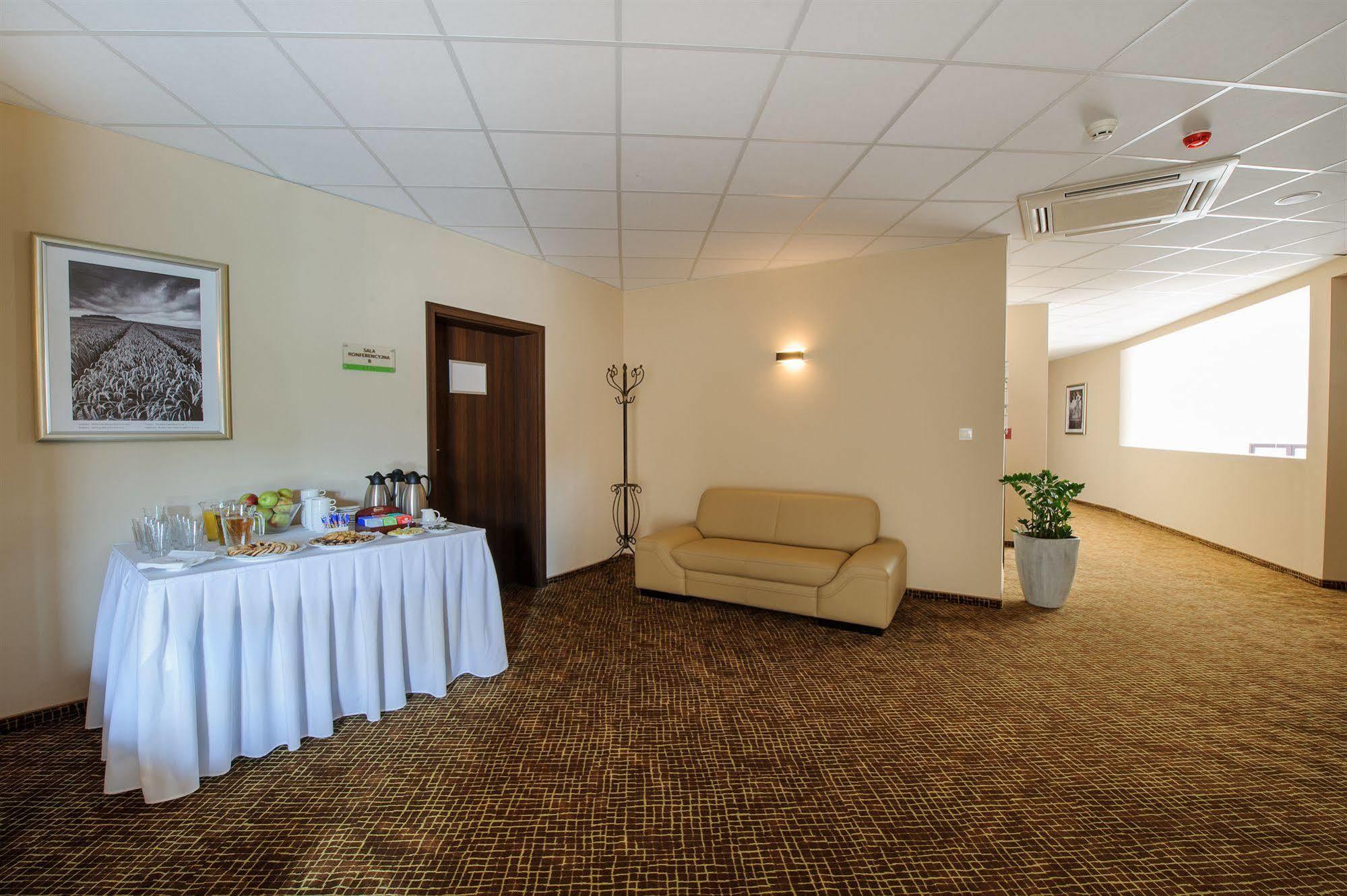 Hotel Trzebnica Exterior photo
